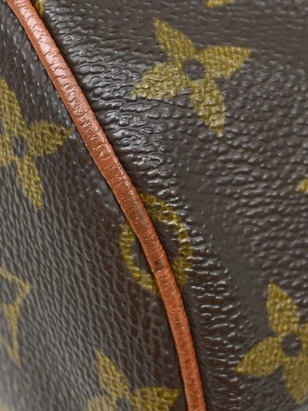 Louis Vuitton outside 	ab